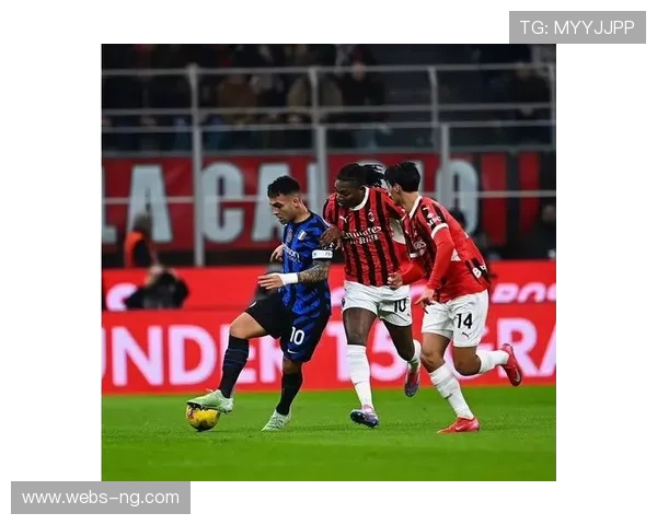 国米对阵莱切，劳塔罗第78分钟射门被扑埃斯波西托补射